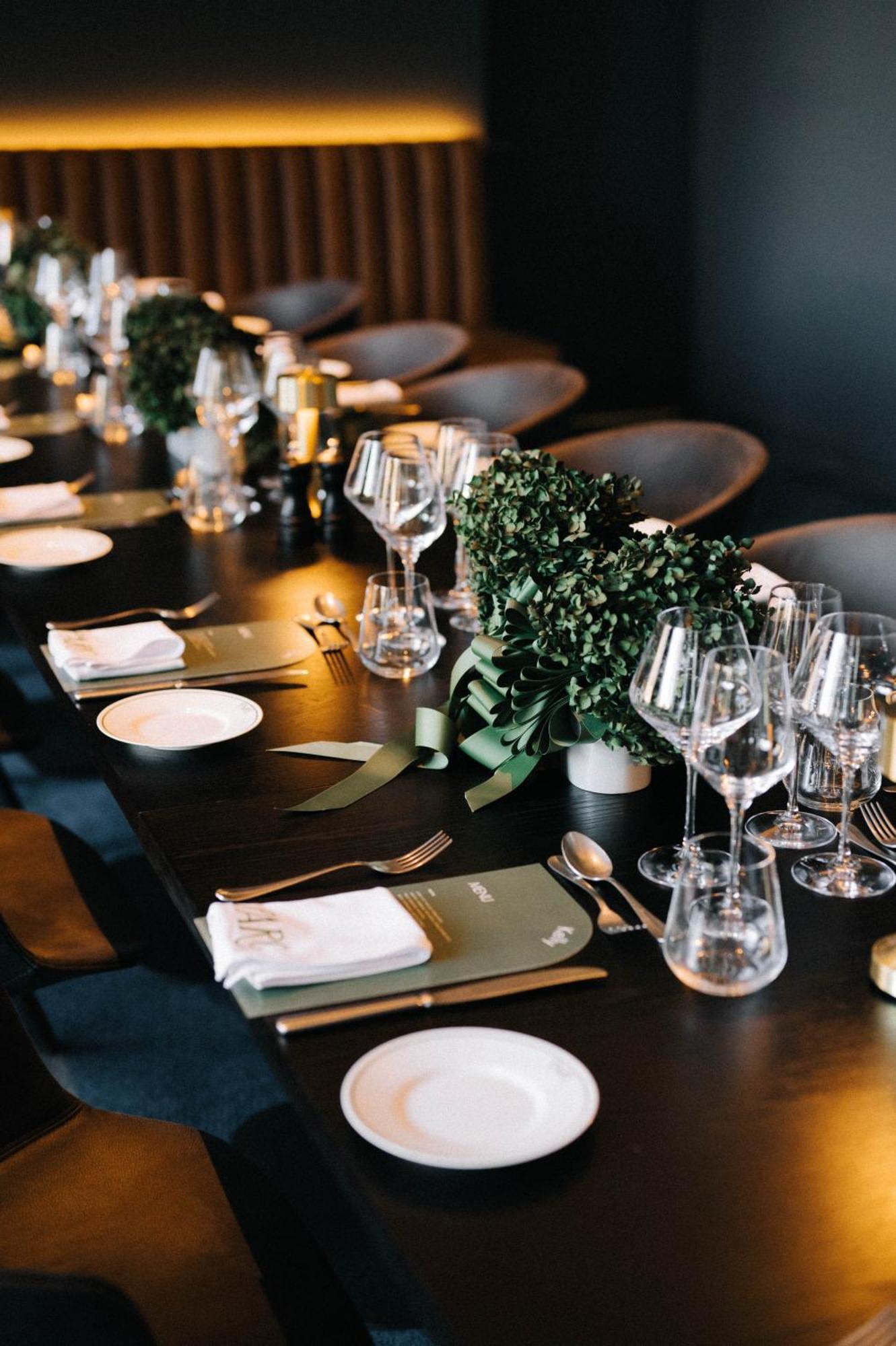 พูลแมน แอดเลด Hotel แอดิเลด ภายนอก รูปภาพ A table set for a formal dinner
